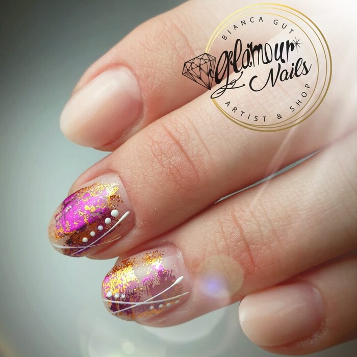 Combinierte Maniküre Glamour Nails Artist
